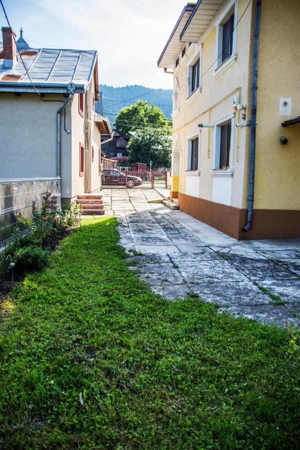 Casa Comfort Кимпулунг-Молдовенеск Екстер'єр фото